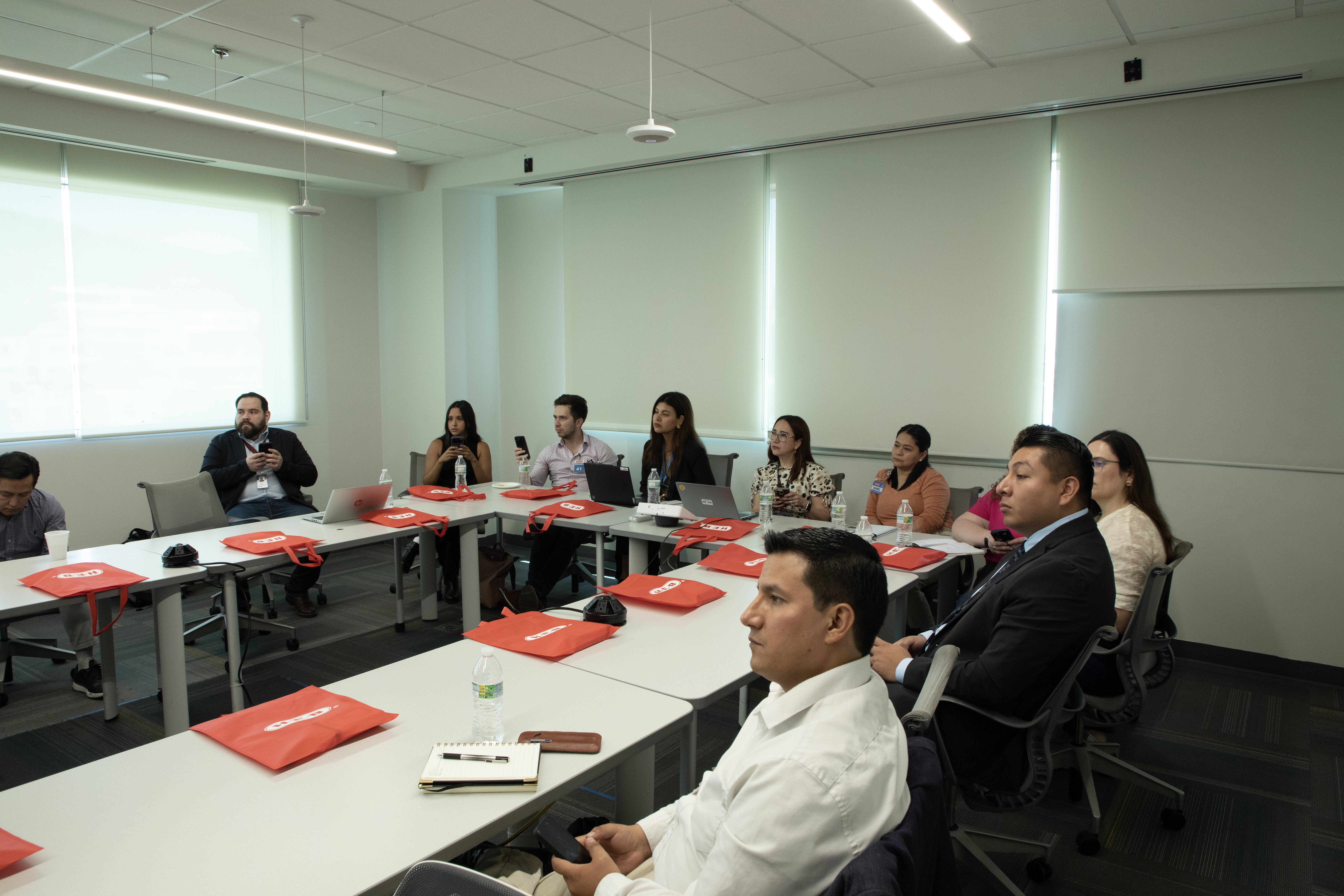 Empresas participantes durante la sesión