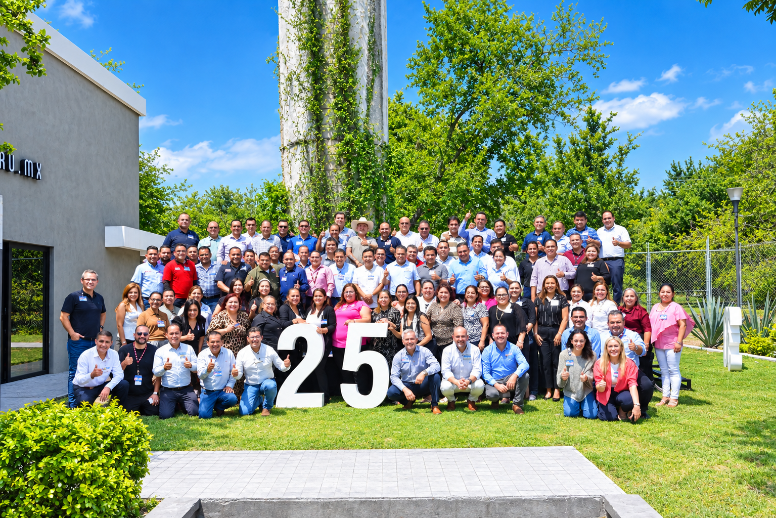 Socios con 25 años en H-E-B México